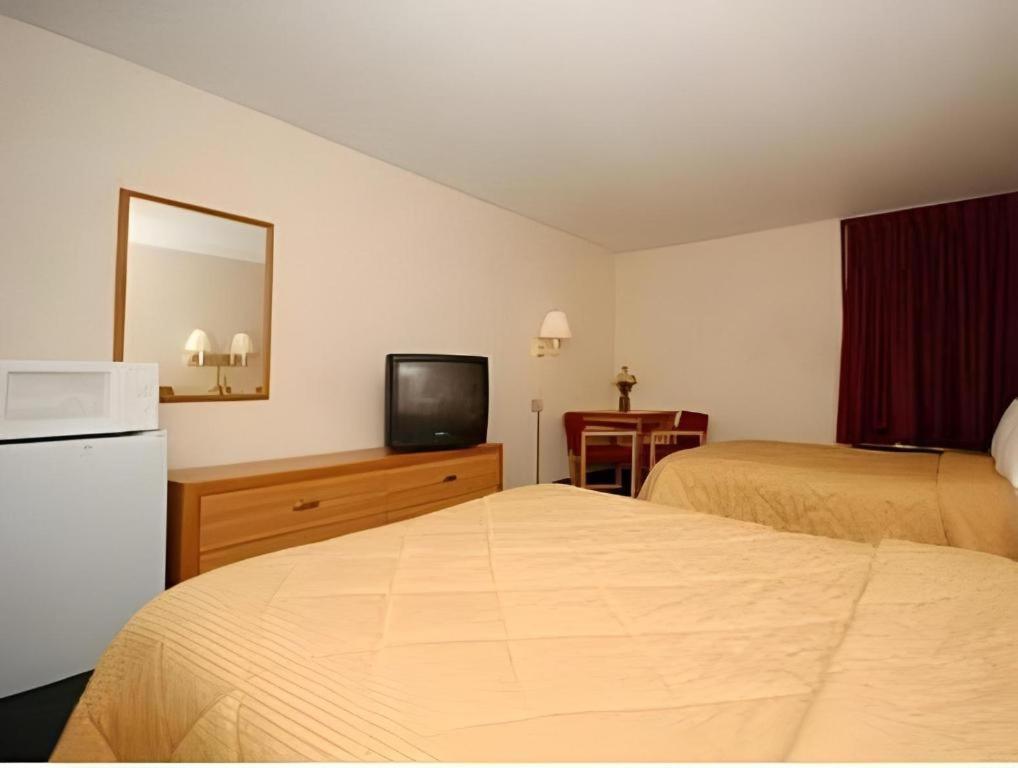 Quality Inn Waynesburg Esterno foto